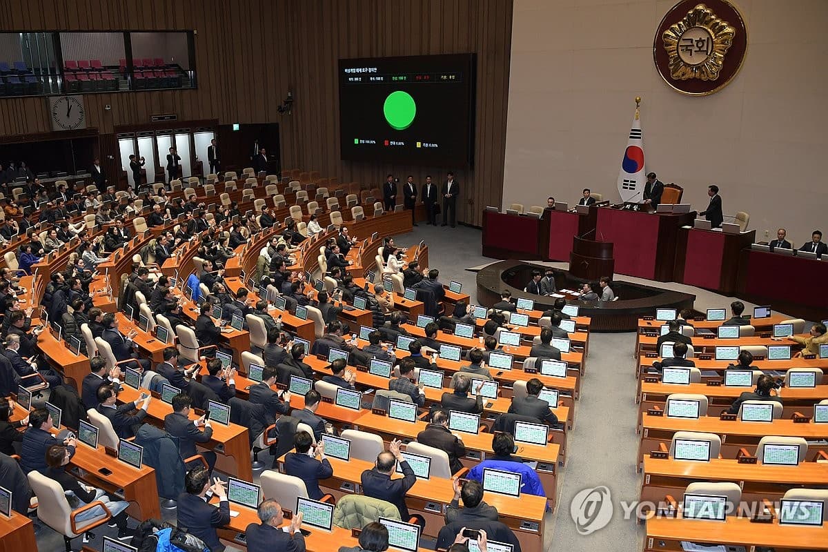 민주주의 위기이자 발견이 된 계엄령 &lsquo;사태&rsquo;